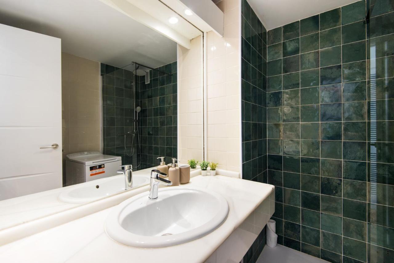 Aloha Puerto Private Apartment 1St Line Carihuela Beach Торремолинос Экстерьер фото