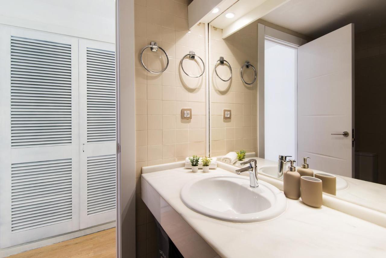 Aloha Puerto Private Apartment 1St Line Carihuela Beach Торремолинос Экстерьер фото