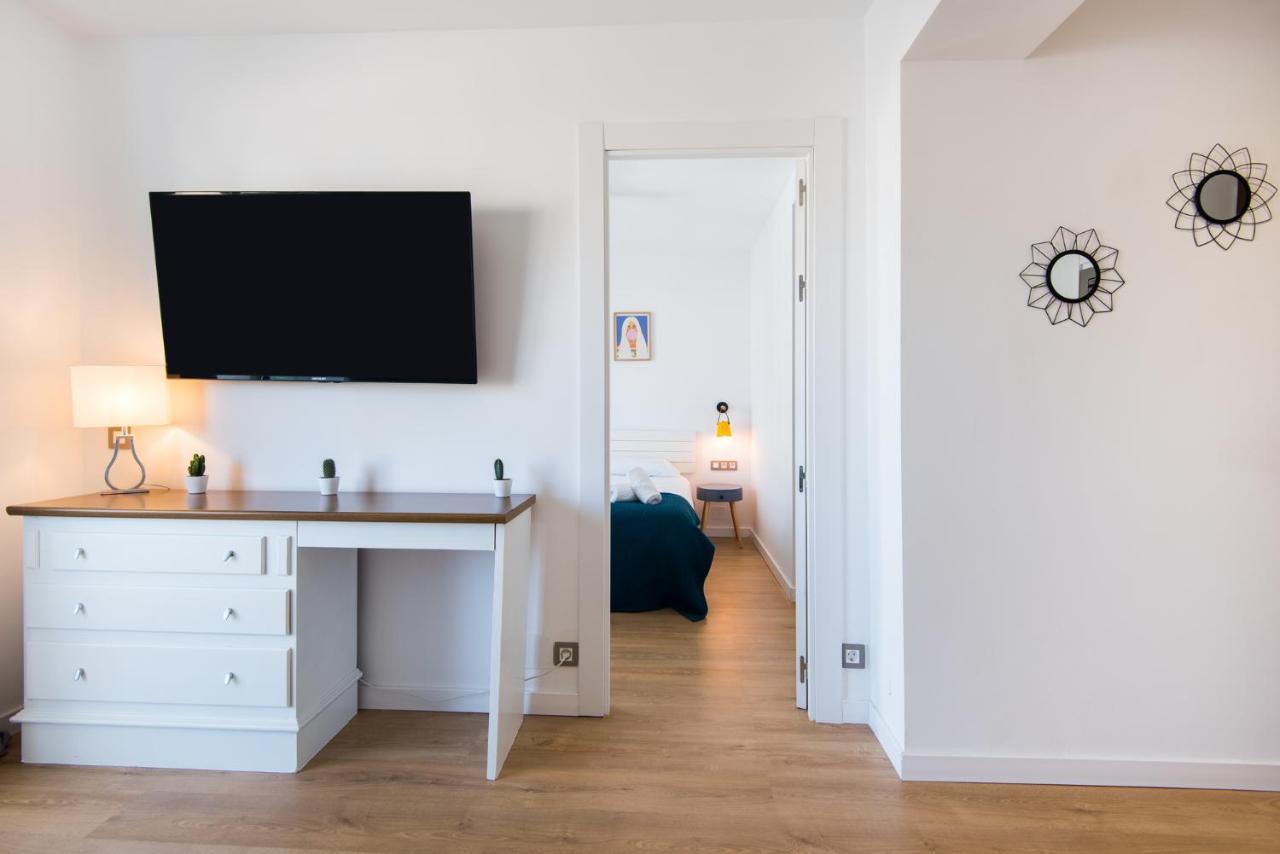 Aloha Puerto Private Apartment 1St Line Carihuela Beach Торремолинос Экстерьер фото