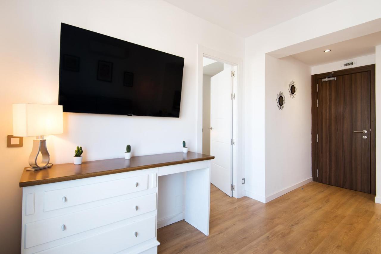 Aloha Puerto Private Apartment 1St Line Carihuela Beach Торремолинос Экстерьер фото